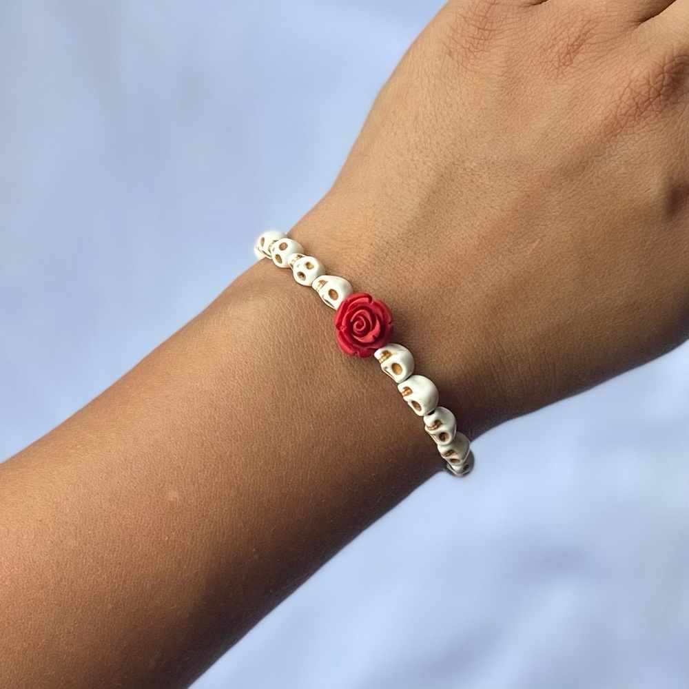 Howlite Skull & Red Rose Handmade Bracelet custom - dead día de los muertos